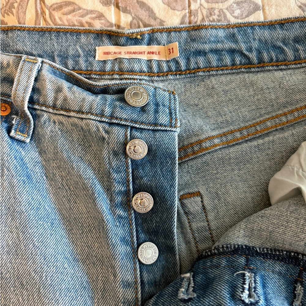 Levis Ribcage Straight Ankle Jeans - Size 31